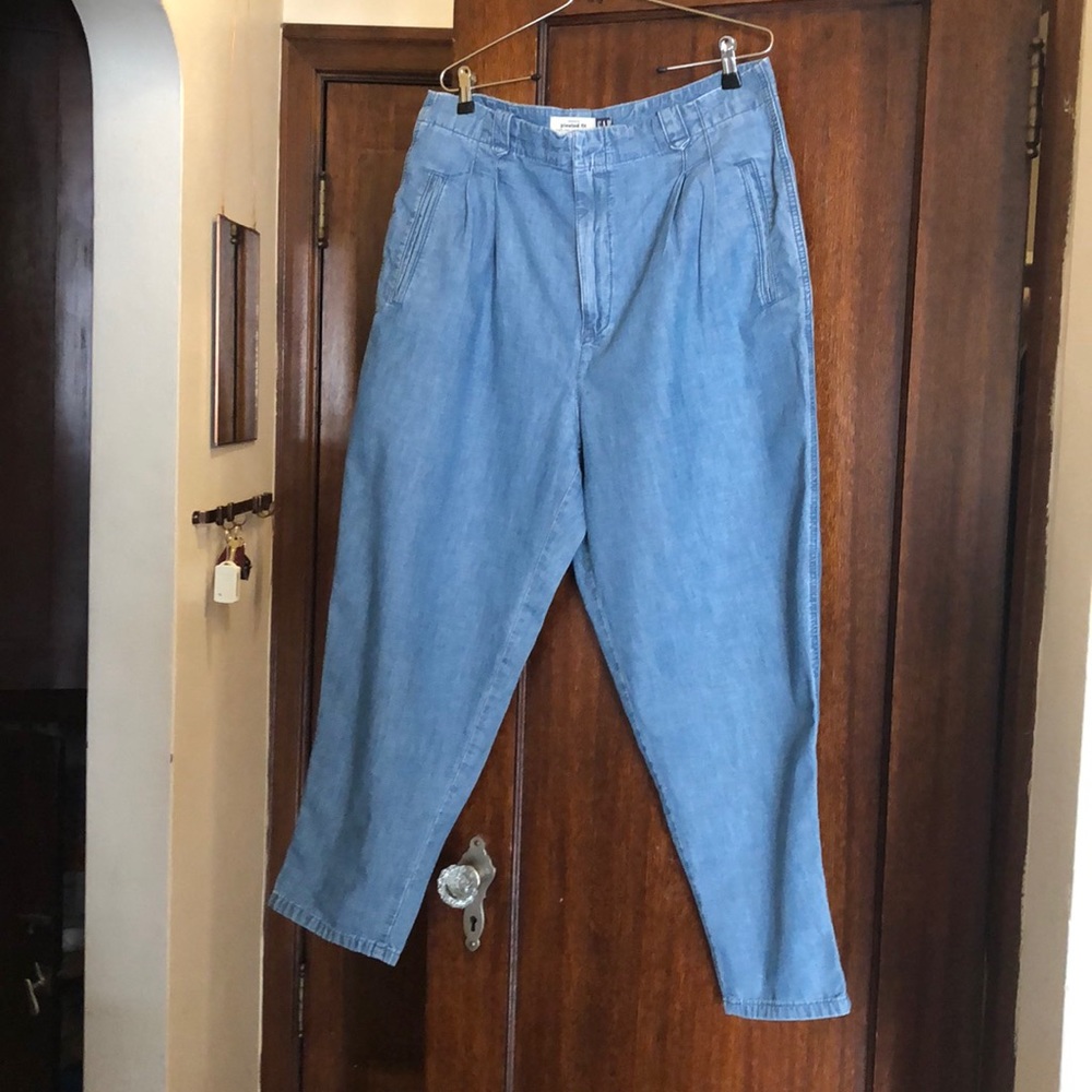 RARE Gap 90’s re-issue pleated fit denim khakis